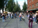 Portland Skidmore Fountain crowds 2 sm.JPG (185025 bytes)